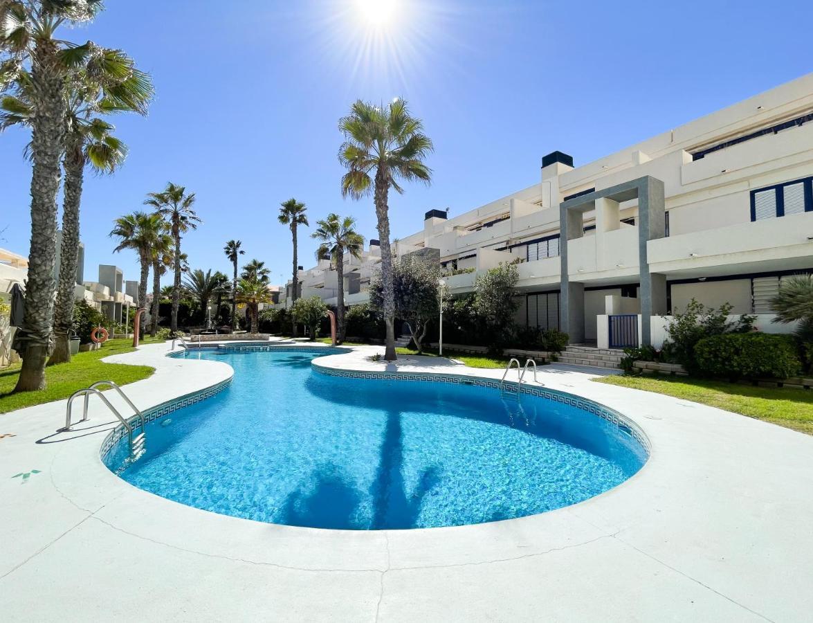 Breathtaking Apartment Torrevieja Exterior foto